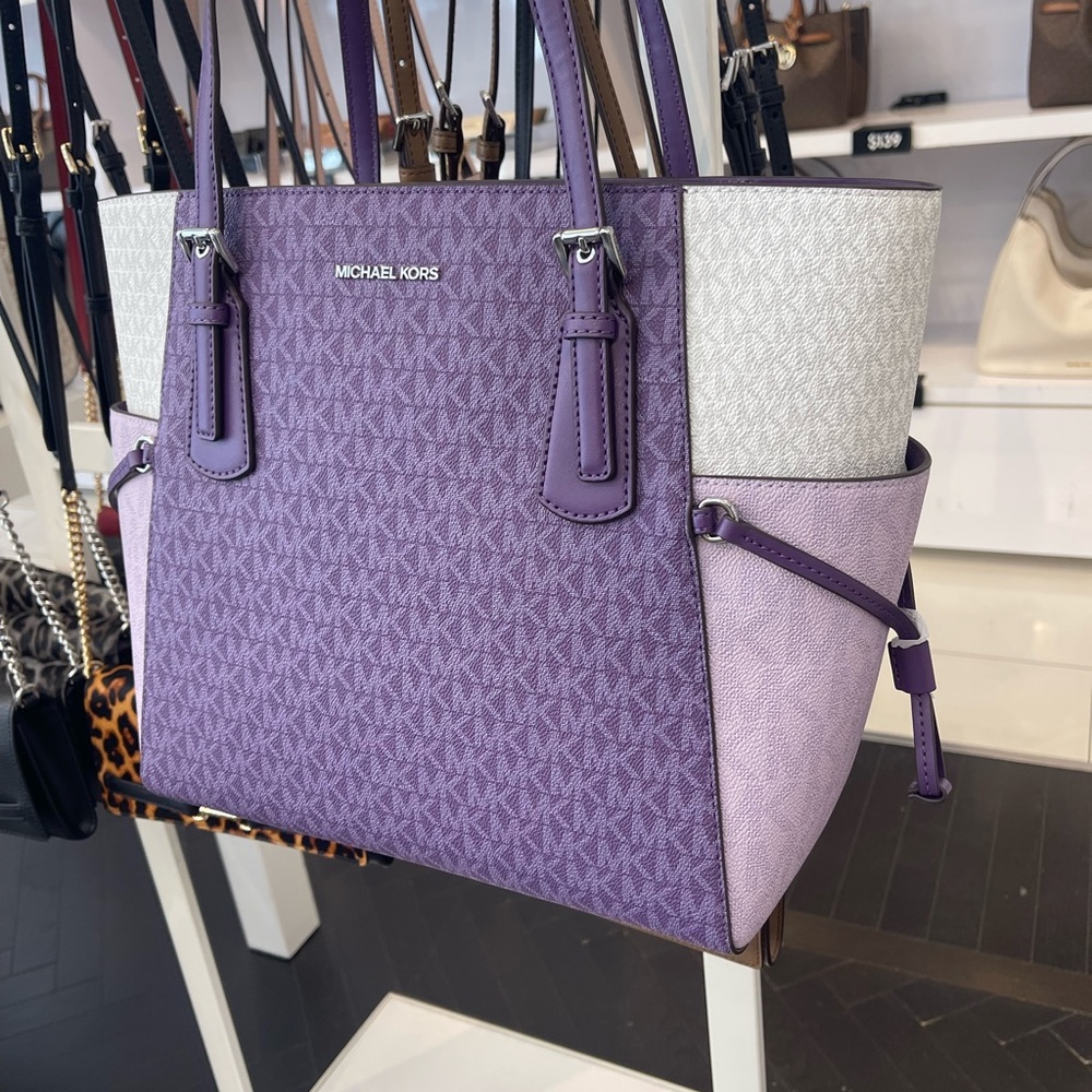 MICHAEL KORS Voyager Large Color-Block Signature Logo Shoulder Tote 
Dark Purple - Picture 6 of 16